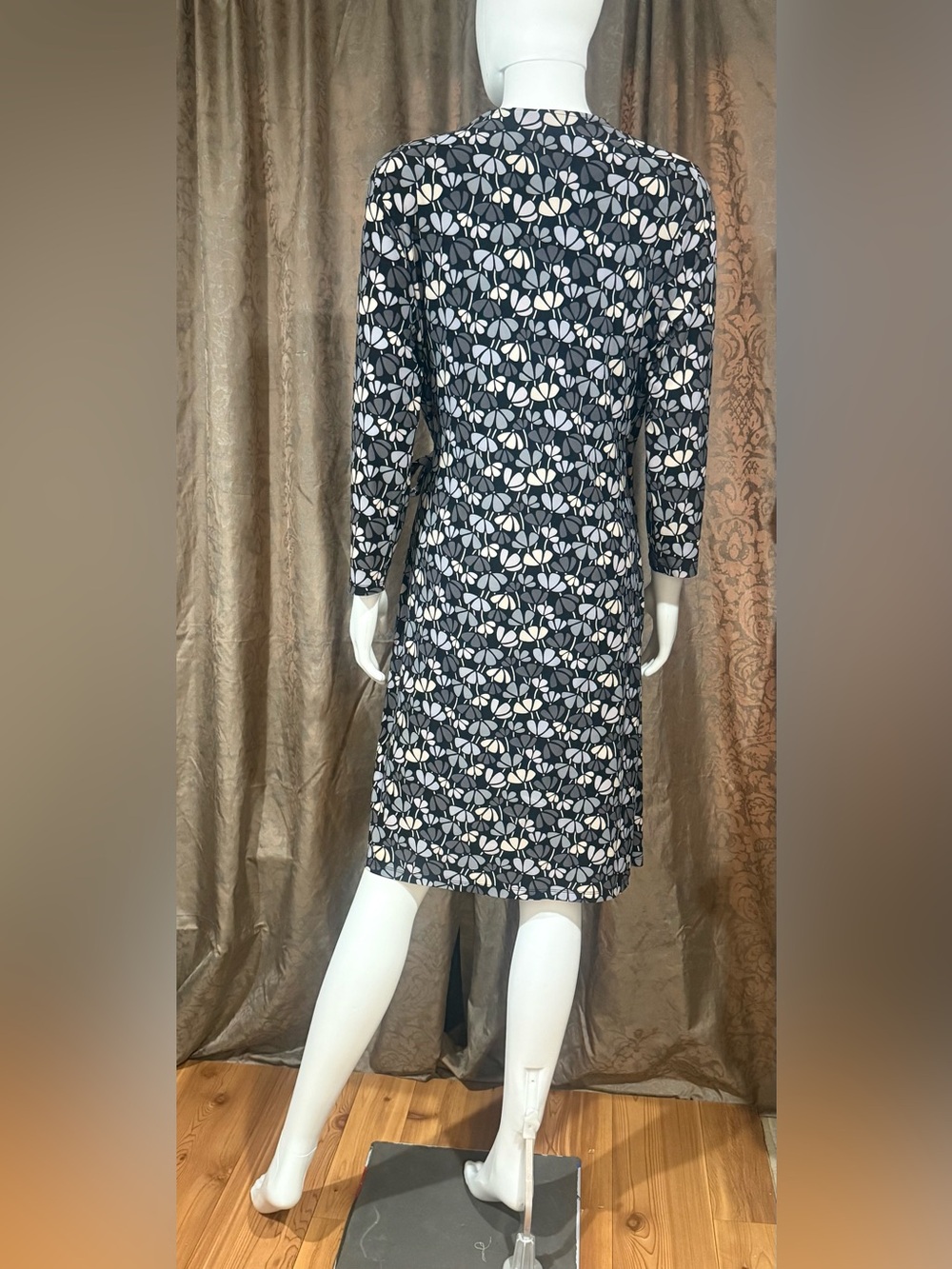 Anne Klein Gray and Cream Floral Wrap Midi Dress - Picture 2 of 9